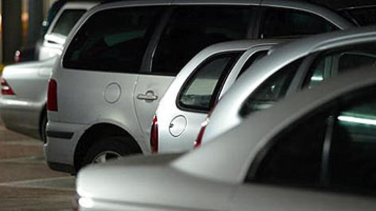 Coches en un aparcamiento de Barcelona.