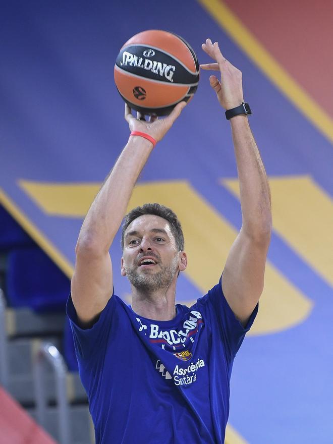 Pau Gasol hizo su primer entrenamiento como nuevo jugador del FC Barcelona en el  pabellón de la Ciutat Esportiva Joan Gamper.