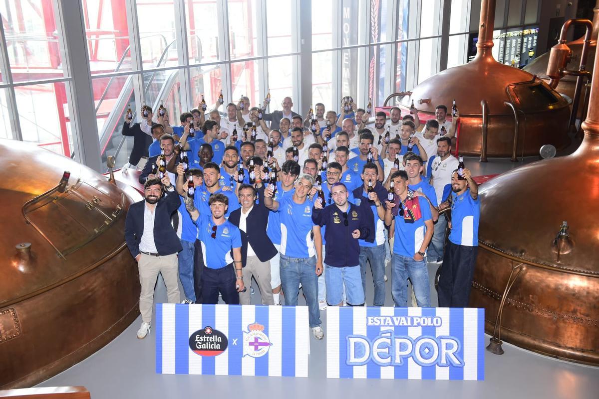 Continúa la celebración del ascenso: recepción en Abanca y fiesta en MEGA