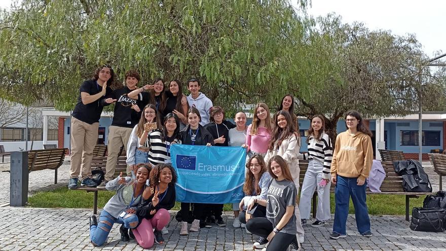 El grupo ‘Aula Audaz’ del IES Juan Calero de Monesterio participa en el festival de teatro de Elvas