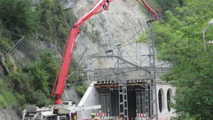 Reabren los dos carriles de la N-634 en Arobes tras las obras por el desprendimiento