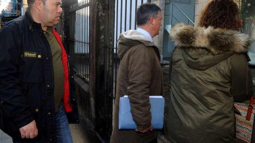 Ángel Martínez Pérez &quot;Lito&quot;, en el momento en el que acudió a declarar al juzgado de Caldas en abril. // I.A.