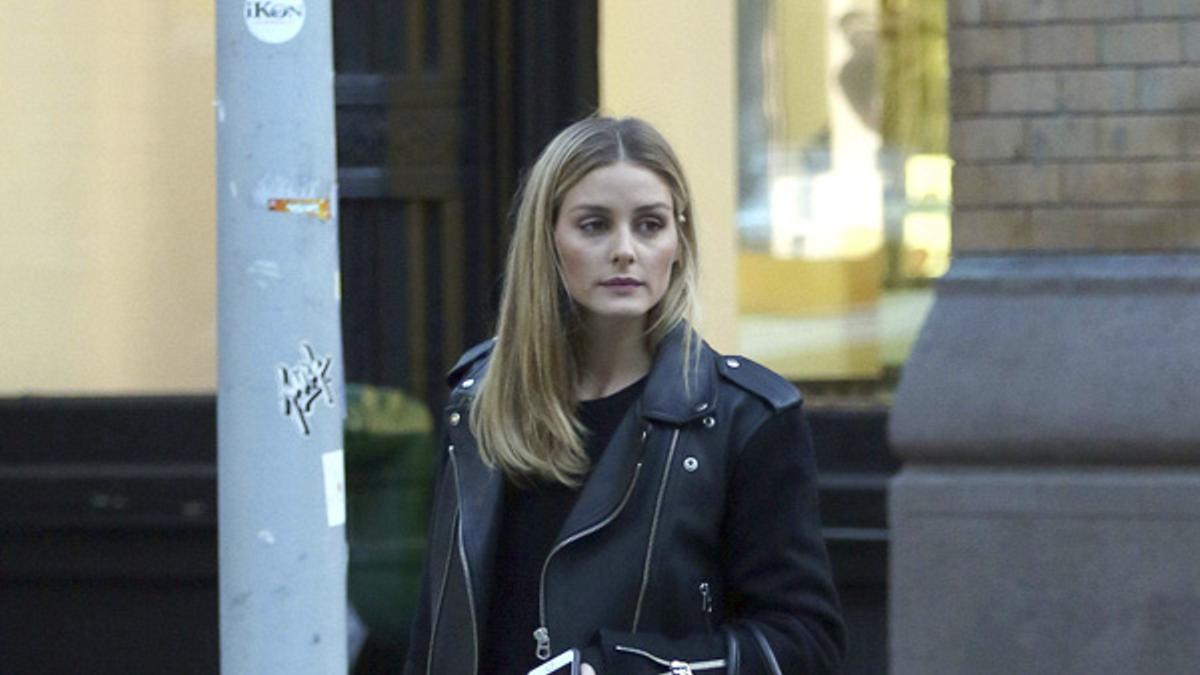 Dos looks de invierno, 'made in' Olivia Palermo: biker y bluchers