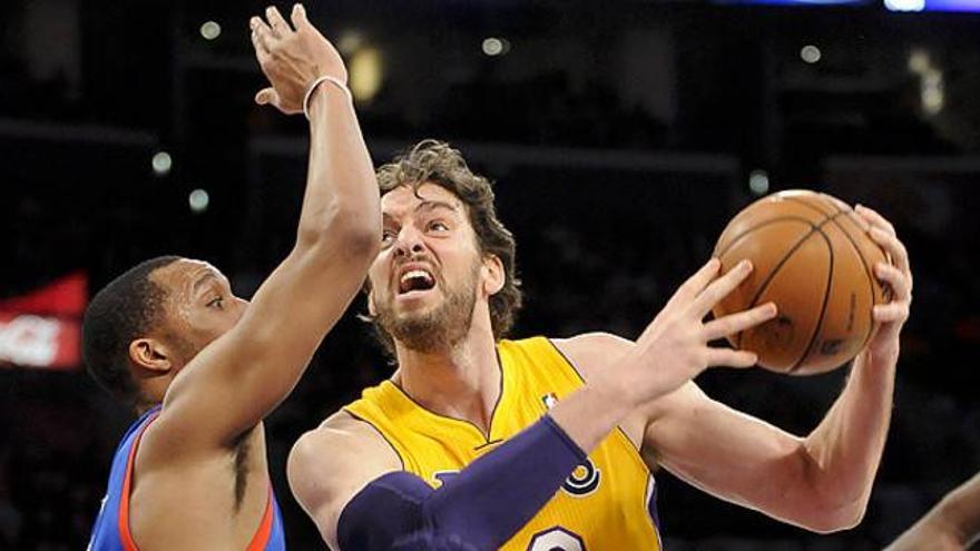 Los Lakers encajan la primera derrota del año ante los Sixers (99-103)