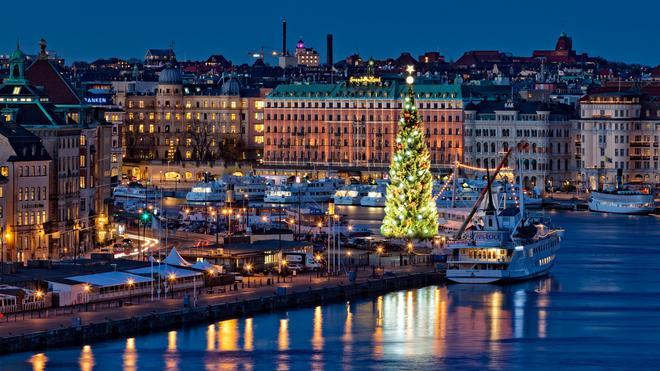 Árbol de Navidad en la parte antigua de Estocolmo