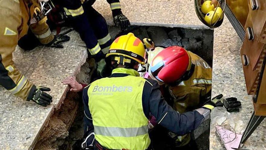 Una mujer de 95 años sale ilesa tras caer por un agujero en el suelo de su casa en Callosa de Segura