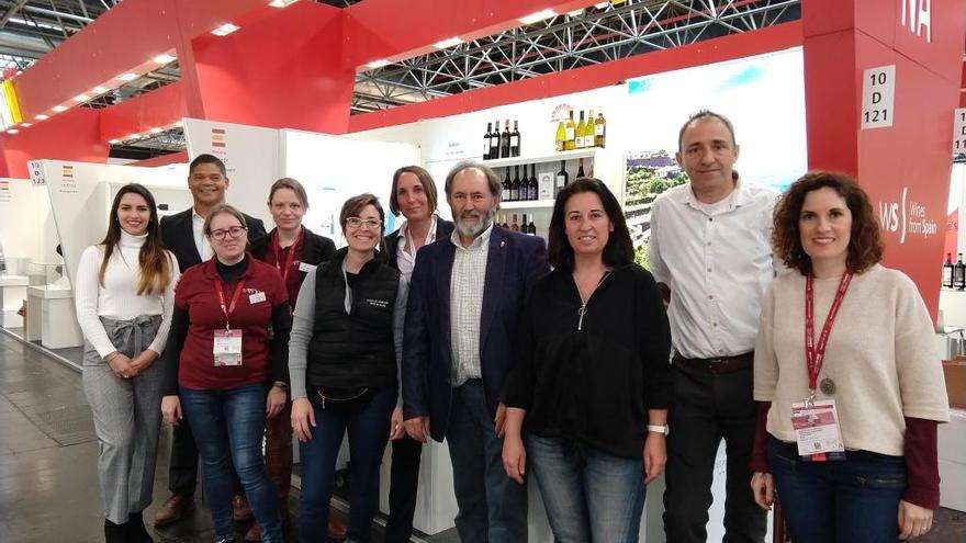 Representantes de la bodegas participantes de la DO Pla i Llevant con Marina Vera Gerente de la DO Pla i Llevant.