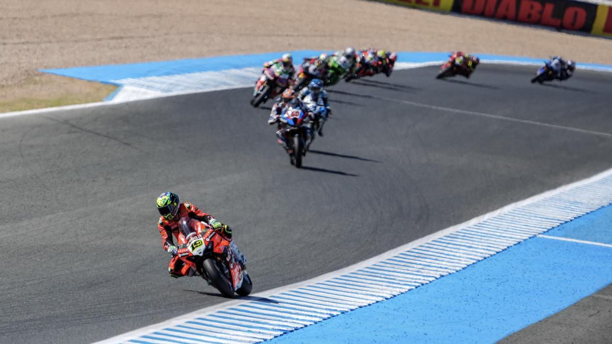 Álvaro Bautista montado en la Aruba Ducati en Jerez