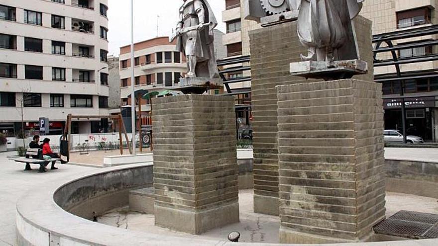 El surtidor del parque de la Rosaleda sigue sin gota de agua, como medida de prevención epidemiológica.