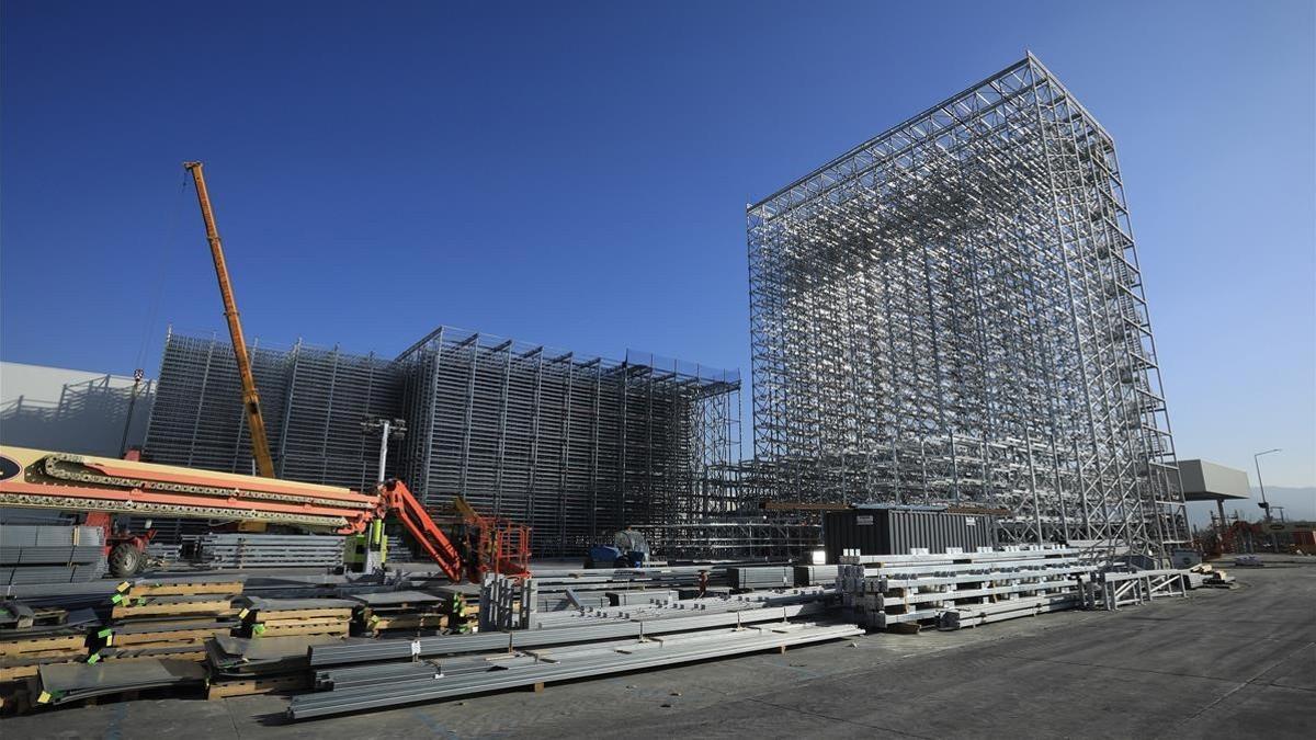 Obras de construcción del nuevo almacén de Seat en Martorell.