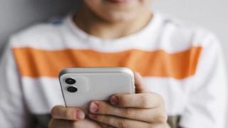 Igualdad edita una guía para hablar de porno con adolescentes