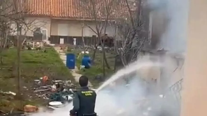 Incendio en una vivienda deshabitada de Villanueva de las Peras