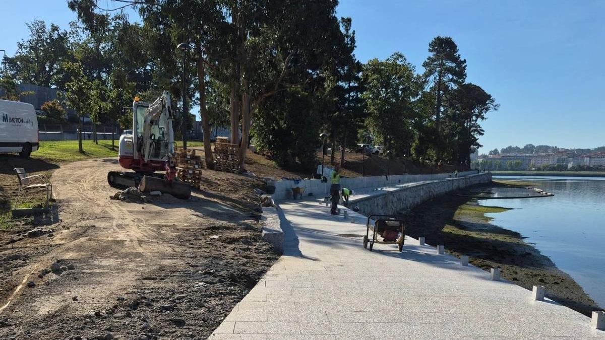 Obras en el paseo de O Paraíso en Oleiros