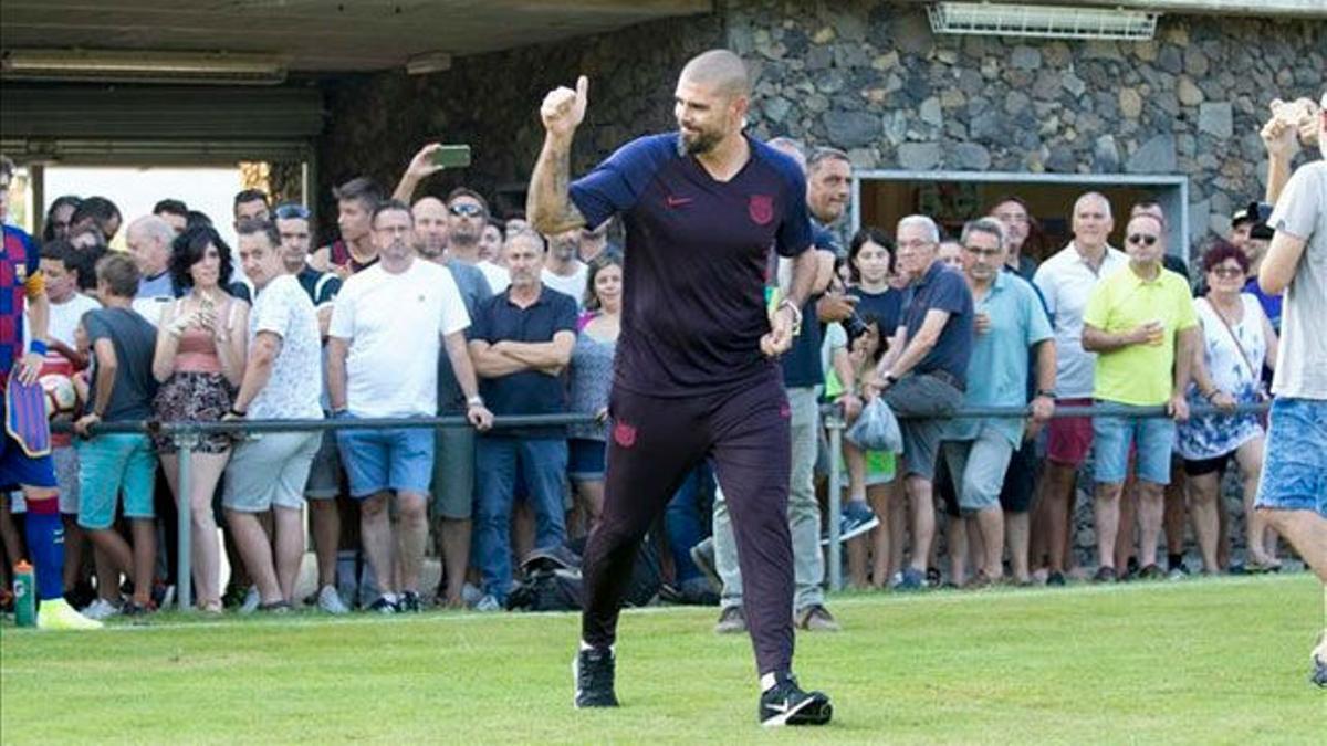 Víctor Valdés debuta en el banquillo del Juvenil A del Barça