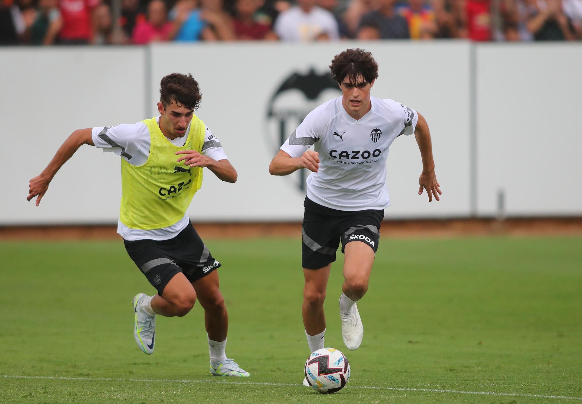 Las mejores imágenes del segundo entrenamiento del Valencia CF a puerta abierta en Paterna