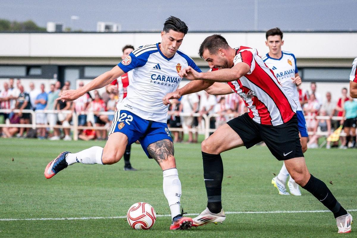 Edu Espiau, en el partido ante la UD Logroñés.