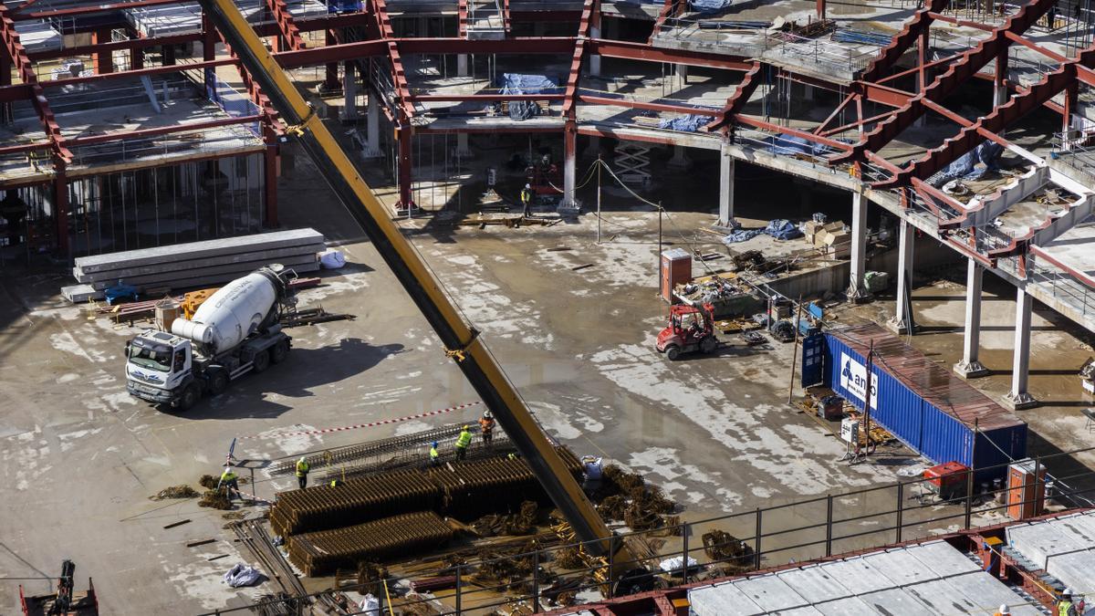 Fotografía de febrero de las obras en el pabellón y el aparcamiento.