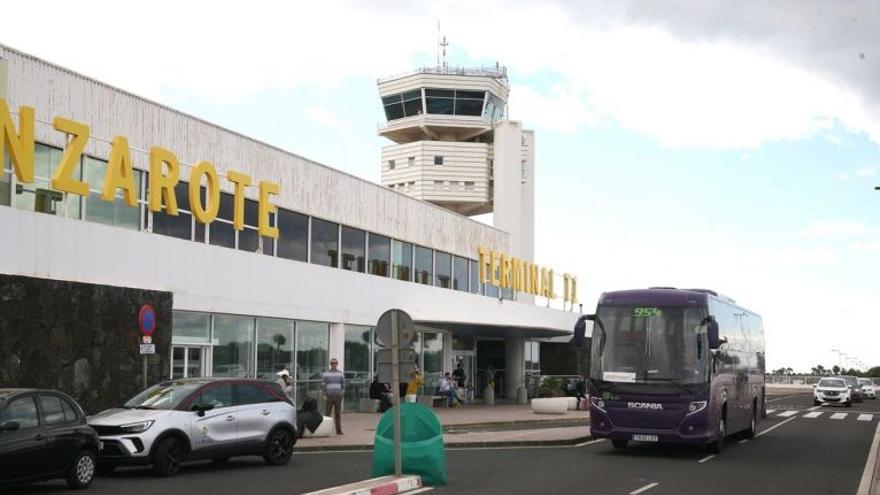 Denuncia la &quot;falta de servicio médico&quot; en el Aeropuerto César Manrique tras la muerte de un hombre
