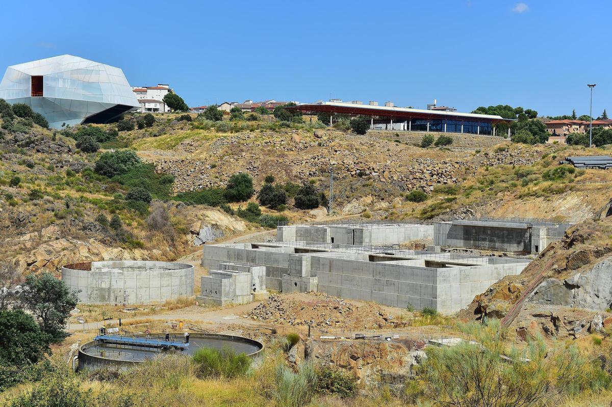 Una imagen de las obras de la depuradora de Plasencia, paradas.