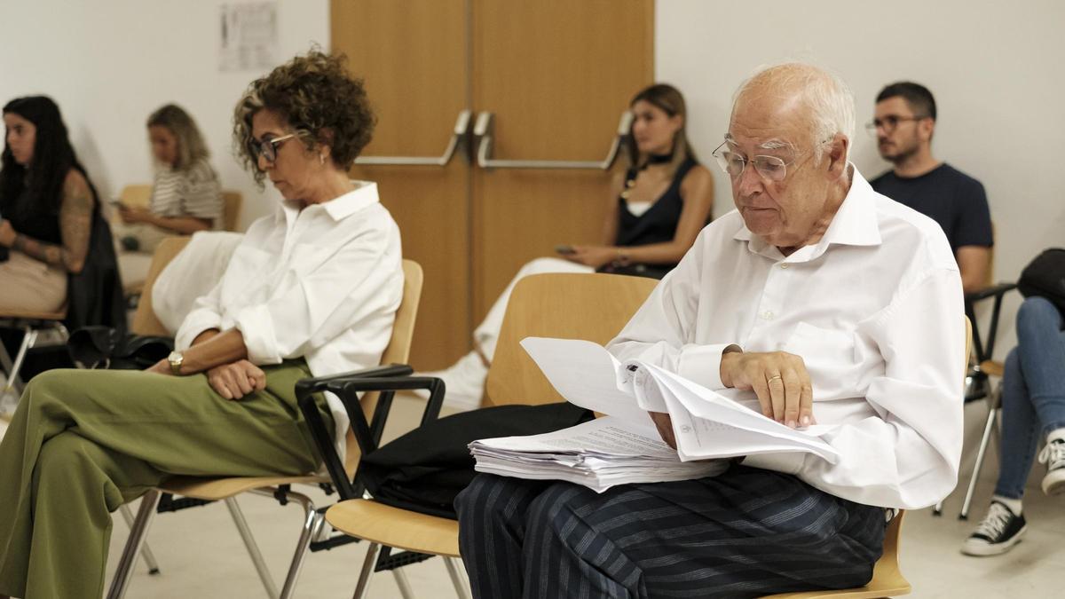 Reanudación del juicio del 'caso Jable' que juzga a la exalcaldesa de Arrecife, Isabel Déniz, y al exlíder del PIL, Dimas Martín