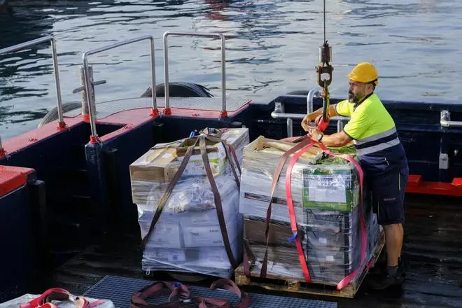 Avituallamiento en zona de fondeo en el Puerto de Las Palmas