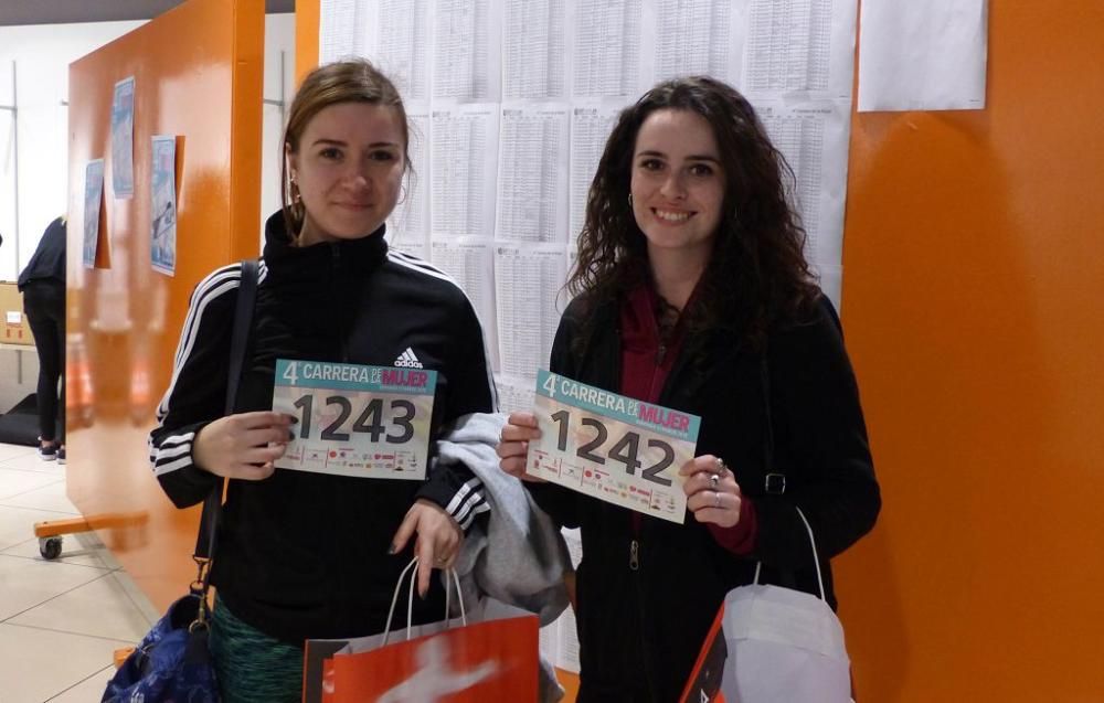 Recogida de dorsales en el Thader para la IV Carrera de la Mujer (Tarde)