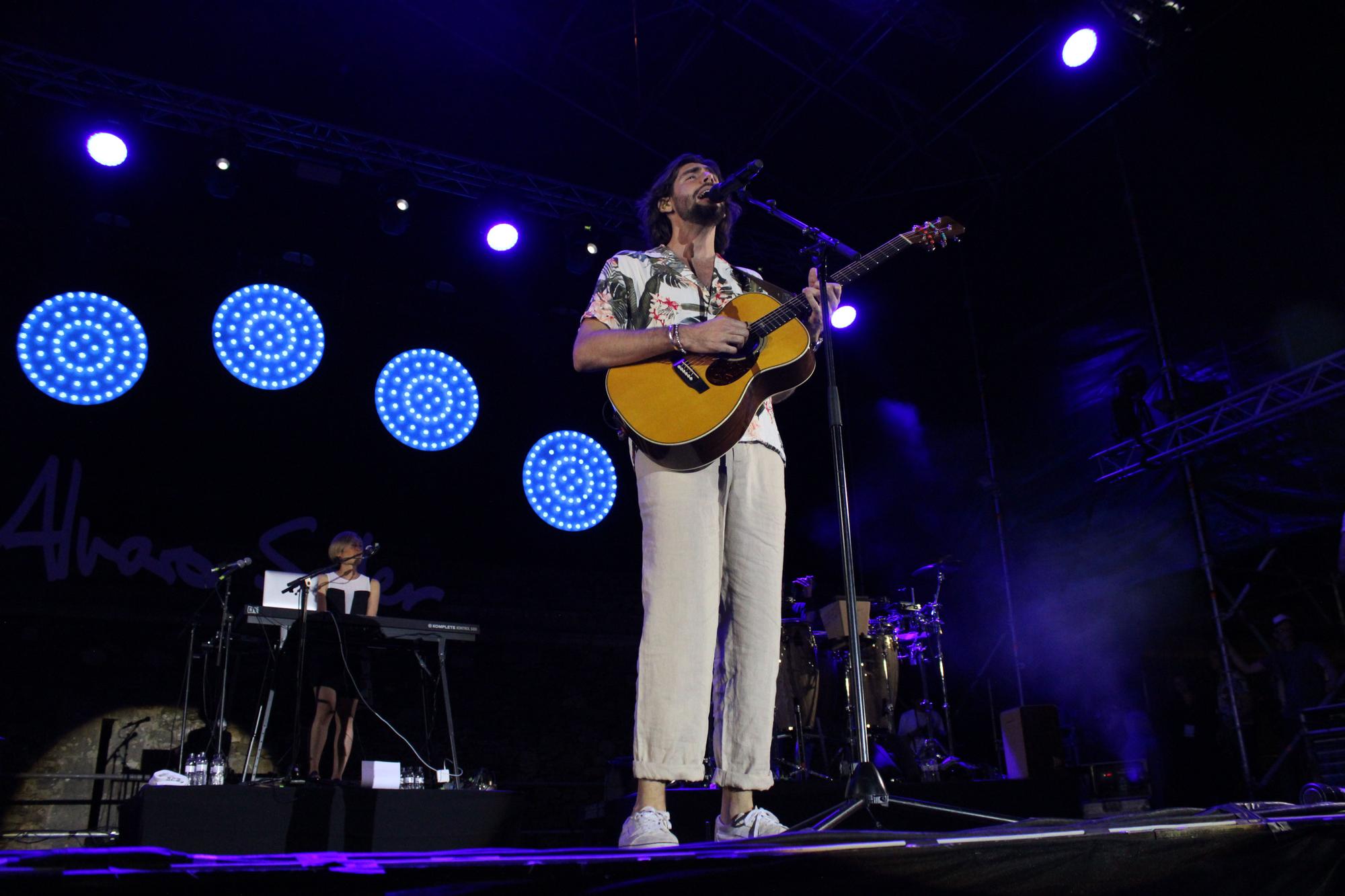 Sara Roy, Greg Taro i Alvaro Soler animen un públic enèrgic a la Ciutadella de Roses