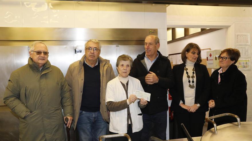 El lado más solidario de los taxistas: donan 4.850 euros para la Cocina Económica