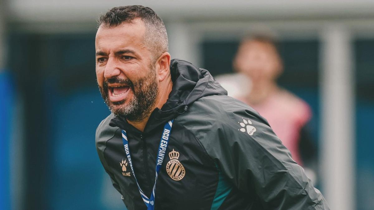 Diego Martínez, en un entrenamiento del Espanyol.