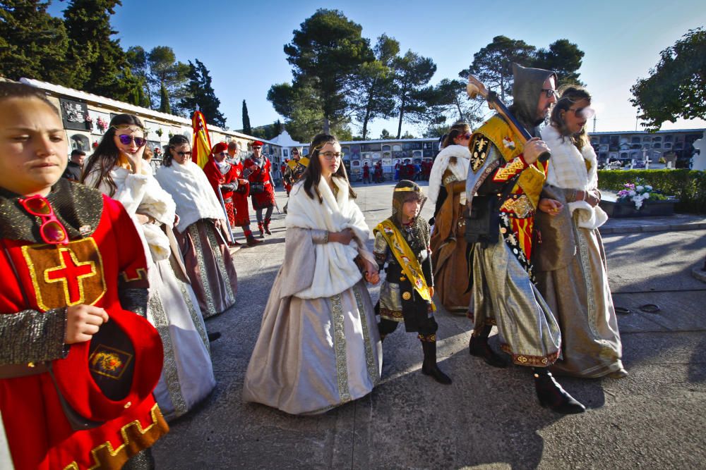 Banyeres rinde homenaje a sus difuntos en las fiestas de Moros y Cristianos