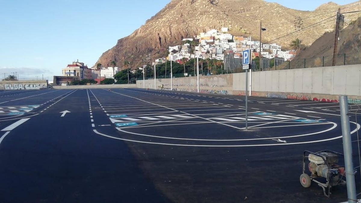 Nuevo aparcamiento para la playa de Las Teresitas.