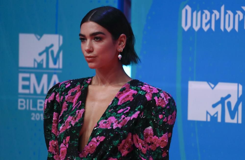 Singer Dua Lipa arrives at the 2018 MTV Europe ...