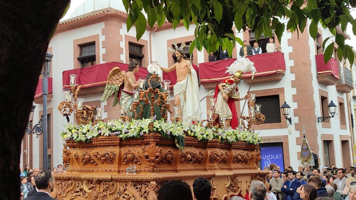 Un momento de la procesión del Resucitado de Montoro.