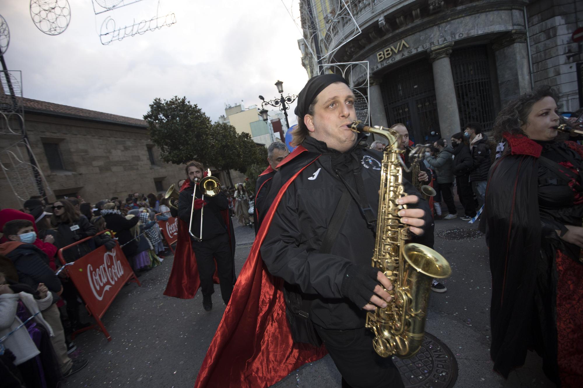 Galería de fotos: Así fue el gran desfile del carnaval en Oviedo