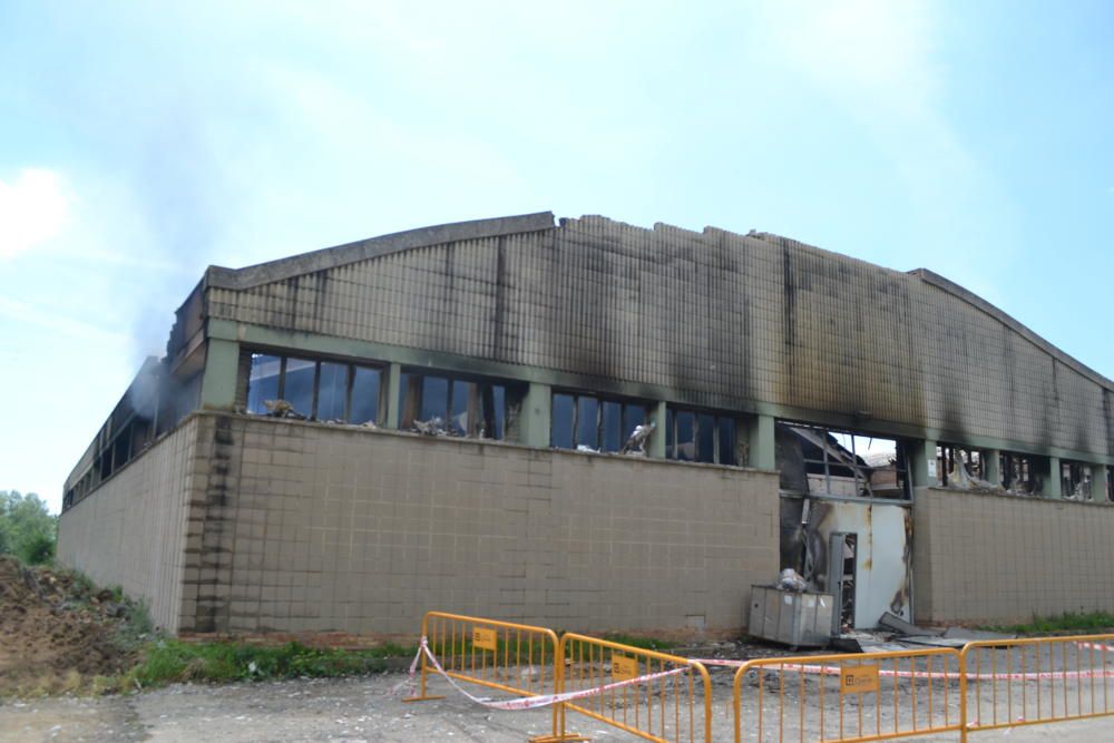 S'incendia una nau de la fàbrica tèxtil Fibresa d'Avià