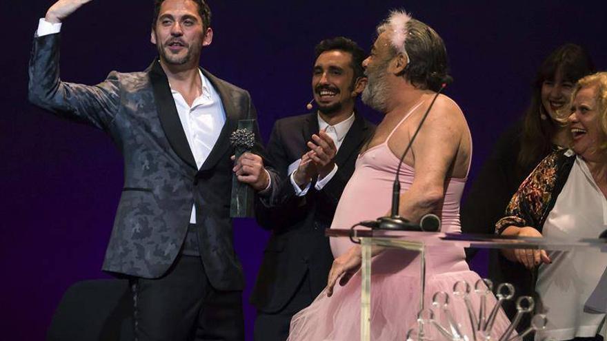 Paco León agranda su leyenda con el primer premio póstumo recibido en vida