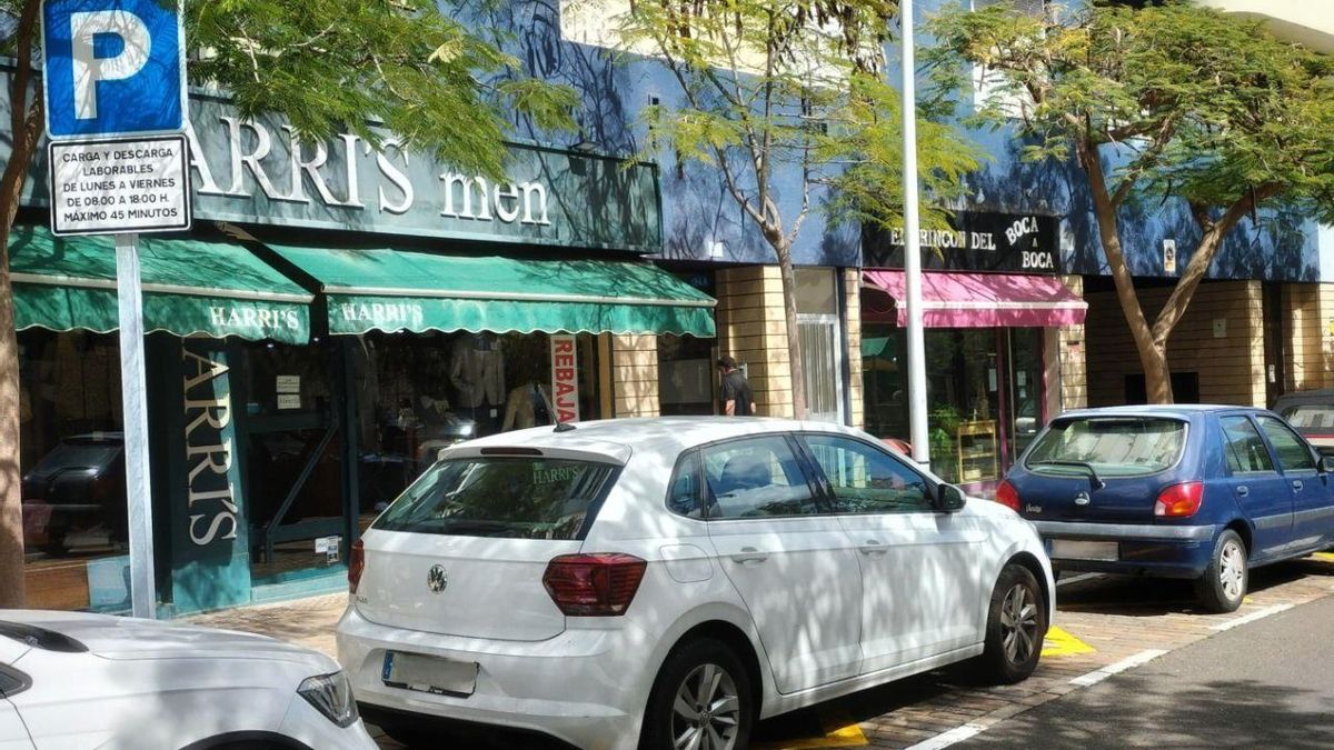 Zona de carga y descarga en el centro de Santa Cruz.