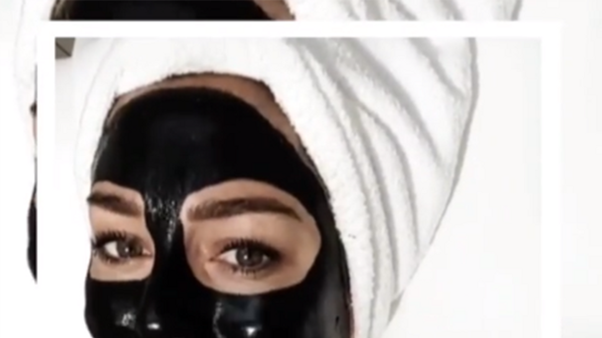 Blanca Suárez con mascarilla negra de carbón