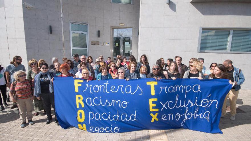 Imagen de la protesta de ayer ante la sede del Frontex en la capital grancanaria.