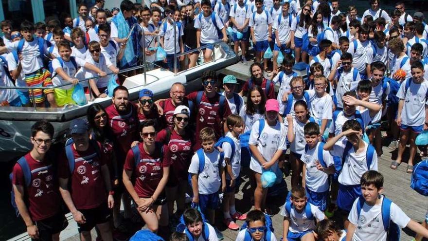 Participantes en el Campus Juan de Dios Román en el muelle de O Grove. // Muñiz