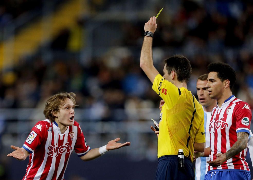 El Sporting pierde ante el Málaga y se complica la permanencia