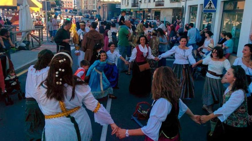 El mercadillo &quot;Mercazoco&quot; toma el puerto pixueto