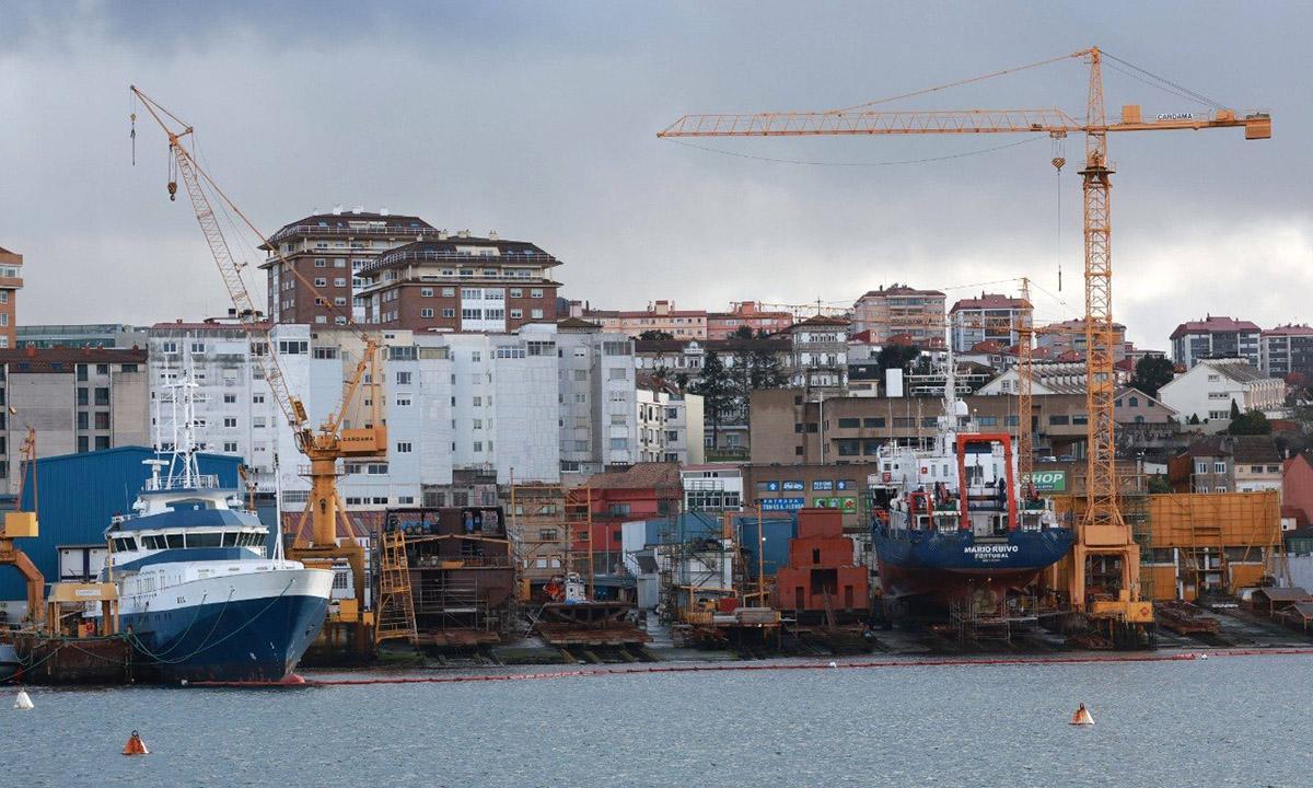 Vista de Astilleros Cardama, con las patrulleras para Uruguay a medio construir