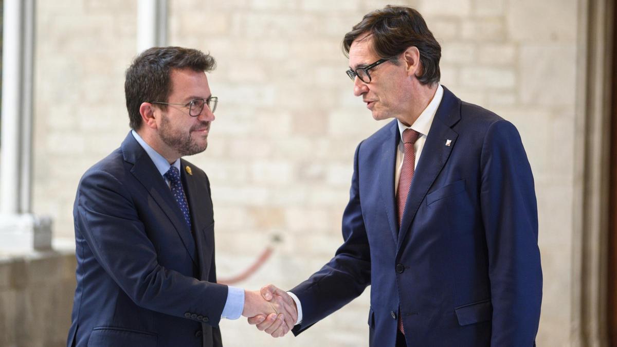 Pere Aragonès i Salvador Illa en la signatura de l'acord de Pressupostos de la Generalitat de 2024