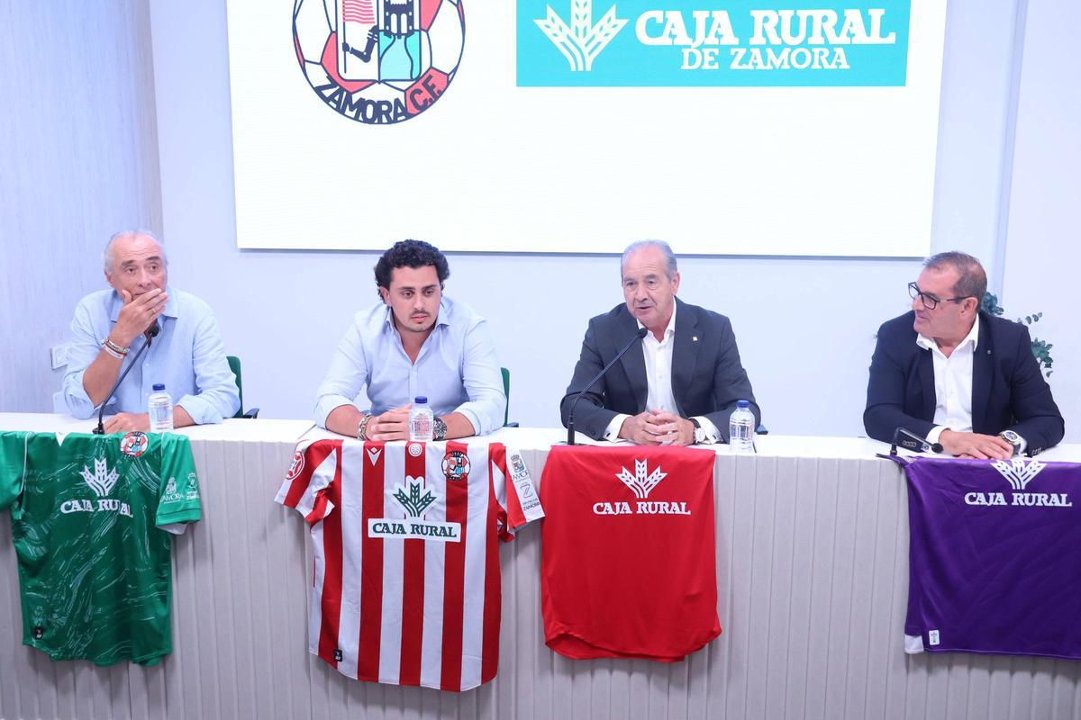 Imagen de la rueda de prensa de la renovación del patrocinio de Caja Rural de Zamora con el Zamora CF.