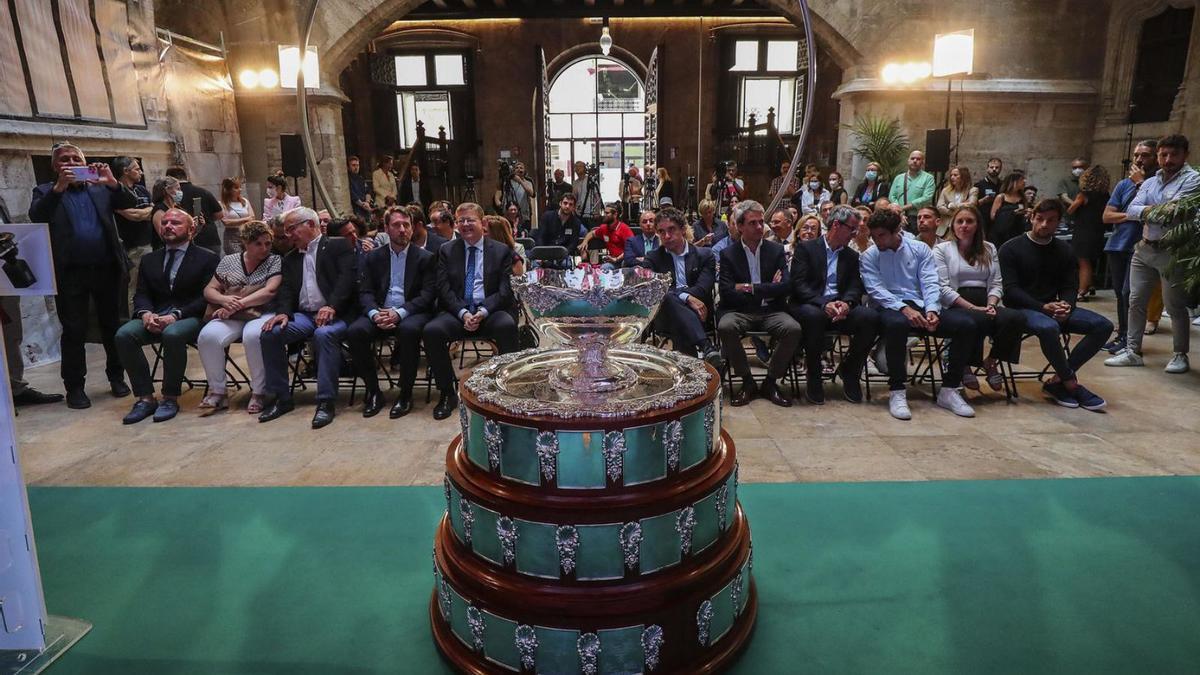 La Ensaladera de la Copa Davis presidió la presentación en el Palau de la Generalitat.