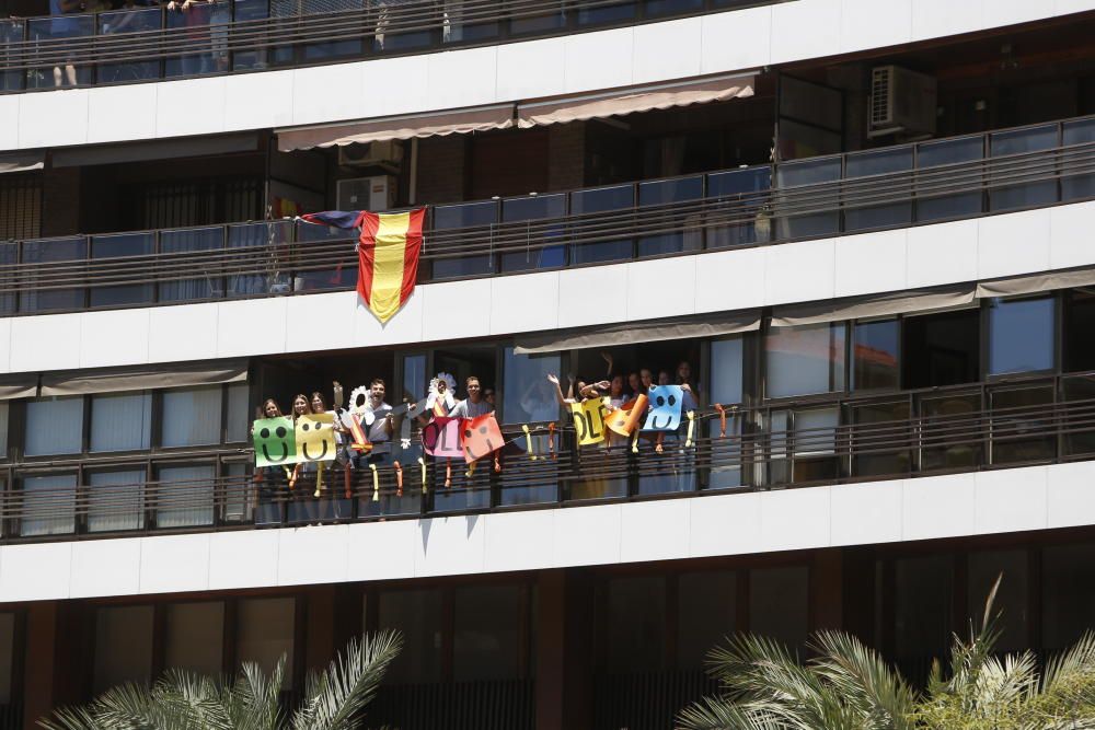 La mascletà de la pirotecnia valenciana Fuegos Artificiales del Mediterráneo hace retumbar la emblemática plaza con un disparo compacto con un potente final terrestre y aéreo