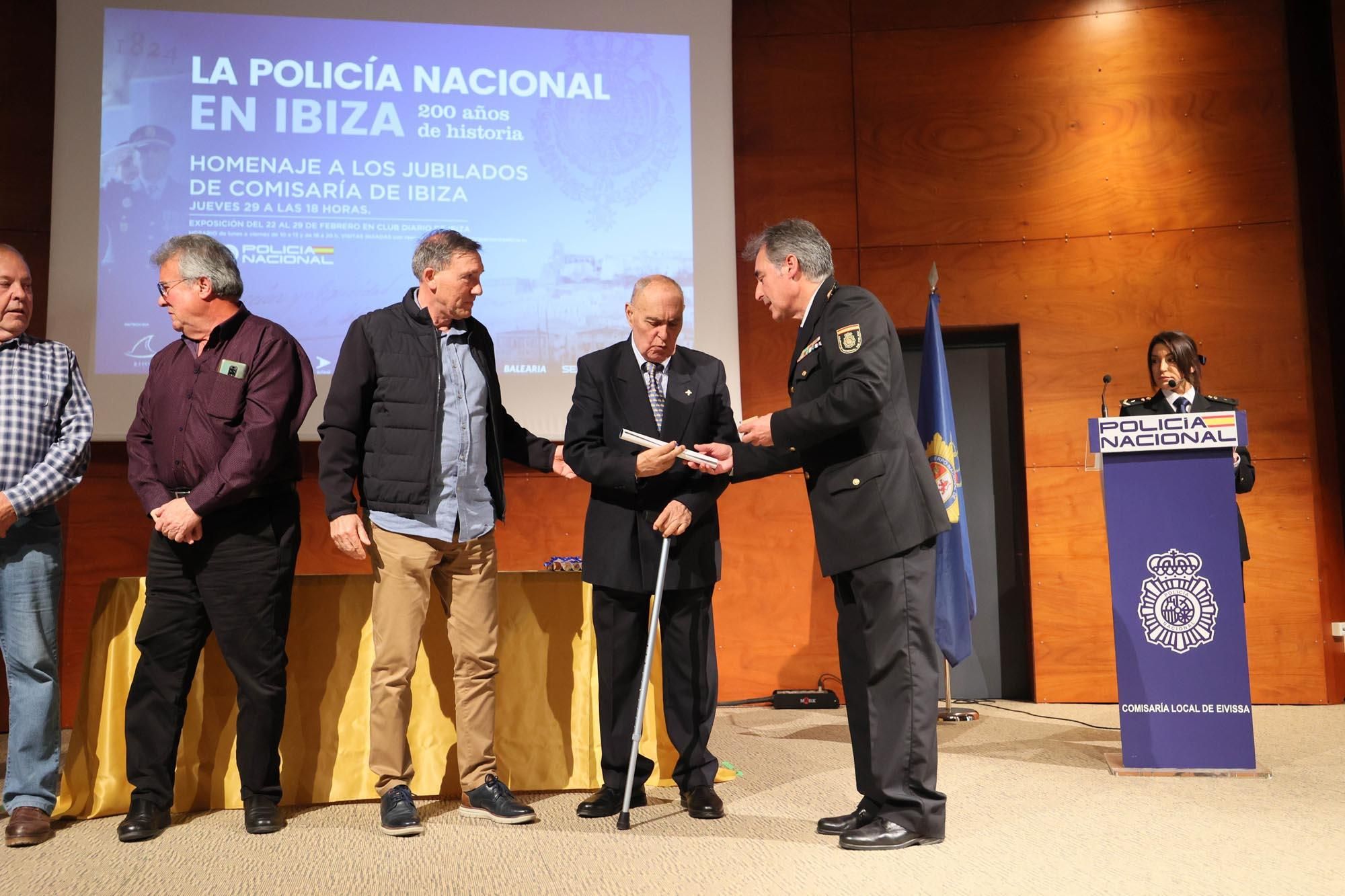 Homenaje de la Policía Nacional de Ibiza a sus jubilados