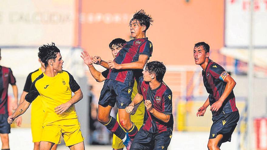 El Levante gana y golea en su debut