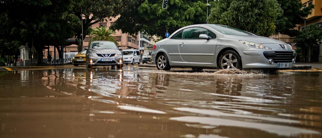 Uno de los temporales de lluvia que ha afectado en los últimos años Santa Cruz de Tenerife.